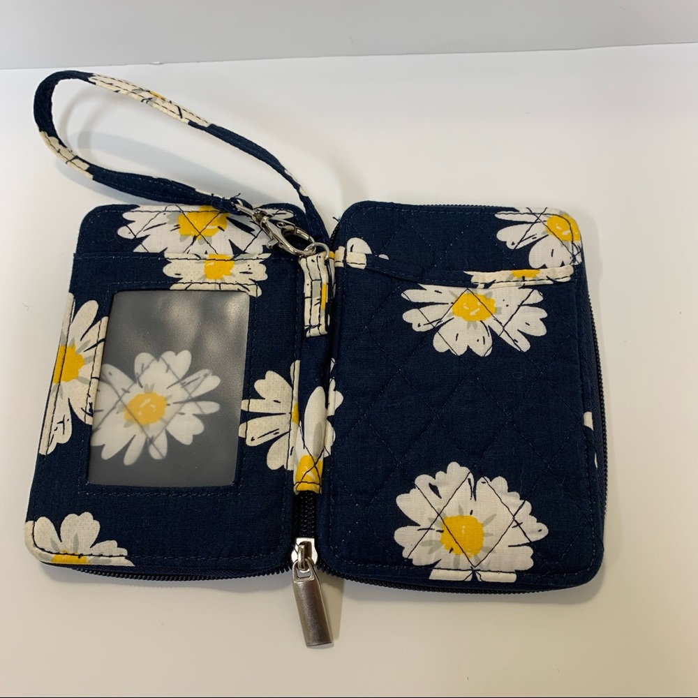 Quilted floral wristlet/ID holder - Picture 4 of 5